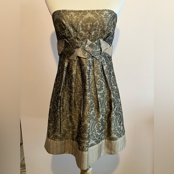 BCBGMaxAzria Dresses & Skirts - BCBGMaxazria Womens Dress, Size 6, Taupe, Strapless, Silk.
